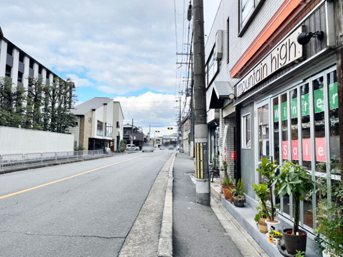 「京都からあげ工房」前の通りの画像