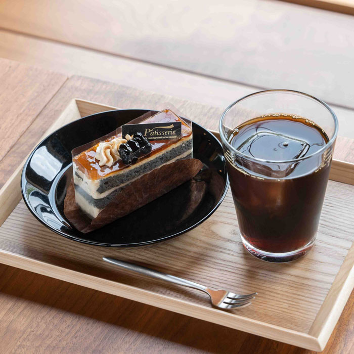 「しまお珈琲」ケーキとコーヒーの画像