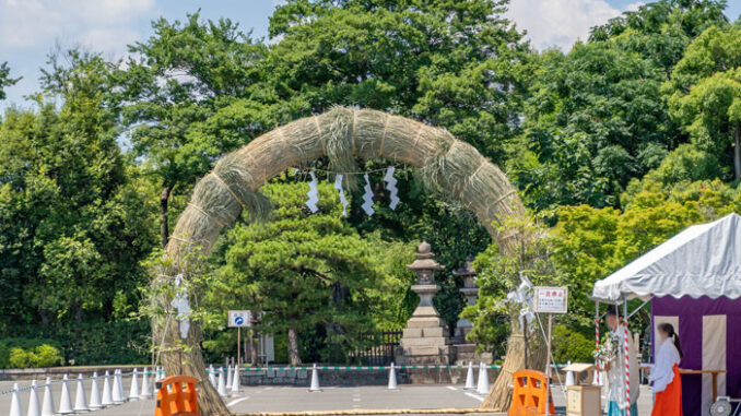 「愛車（おくるま）の茅の輪くぐり」の画像