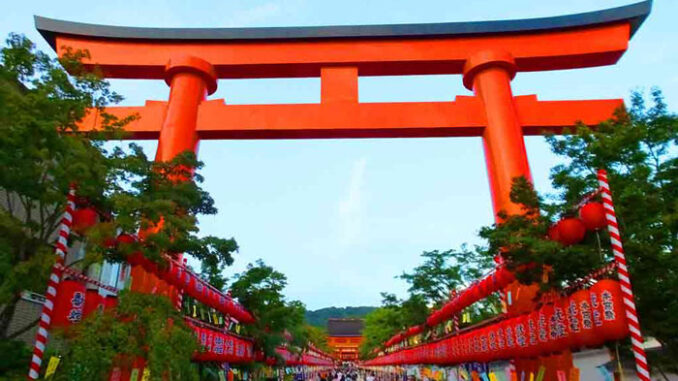 伏見稲荷大社の本宮祭の画像