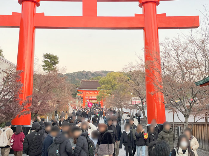 ２０２５年元旦　伏見稲荷大社前の画像