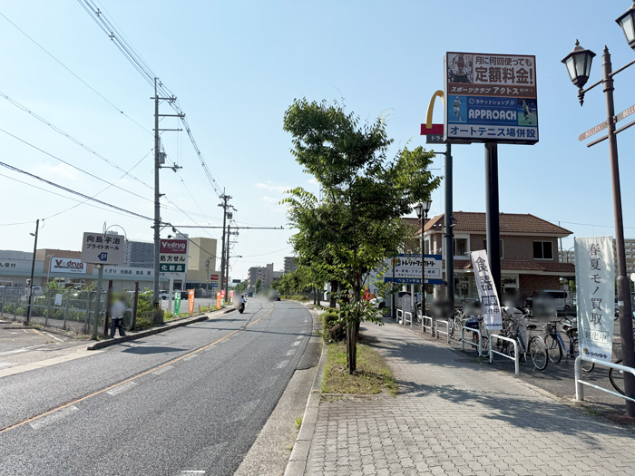 「エムズモール」前の画像