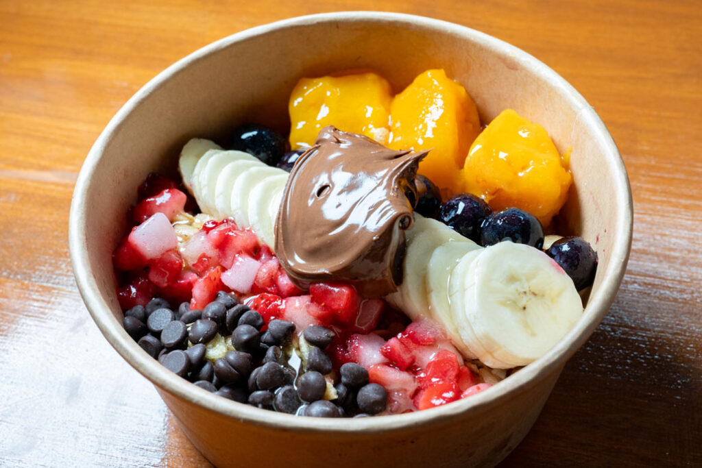 「Y-2 ACAI BOWL」のヌテラトッピングのアサイーボウルの画像