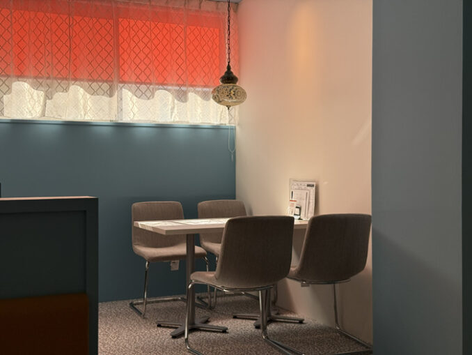 「喫茶クレタケ」店内（２階窓際）の画像