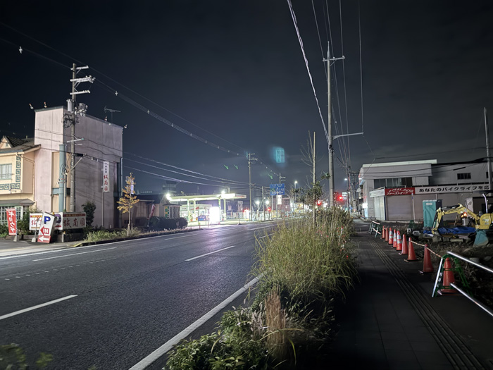 マクドナルド １号線城南宮店の跡地にオープン予定のスターバックス コーヒー前の通りの画像