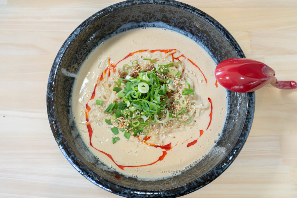 美味しそうな「担々麺 三国志 六地蔵店」の担々麺の画像