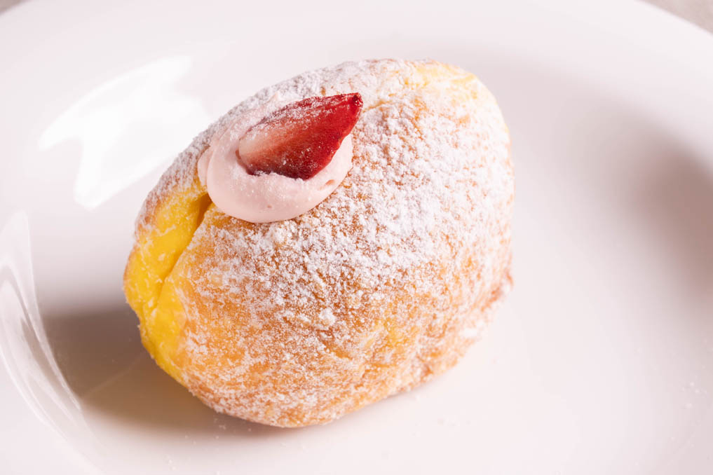 「京都 MOMOテラス店」のドーナツ（ストロベリー）の画像